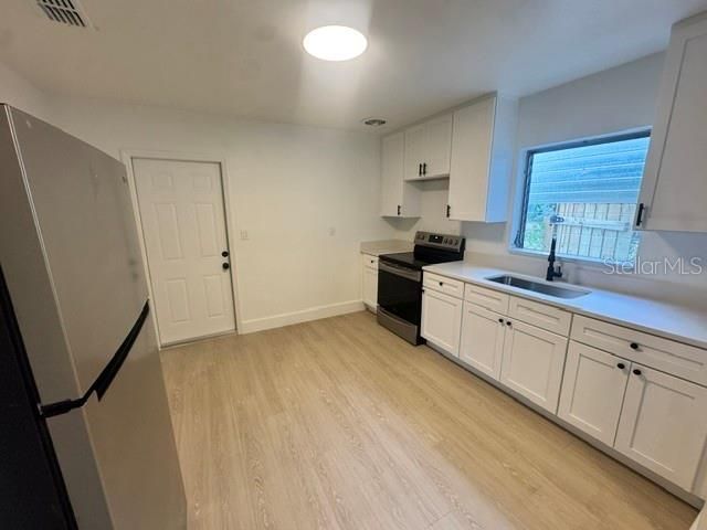 В аренду: $2,495 (3 спален, 2 ванн, 1155 Квадратных фут)