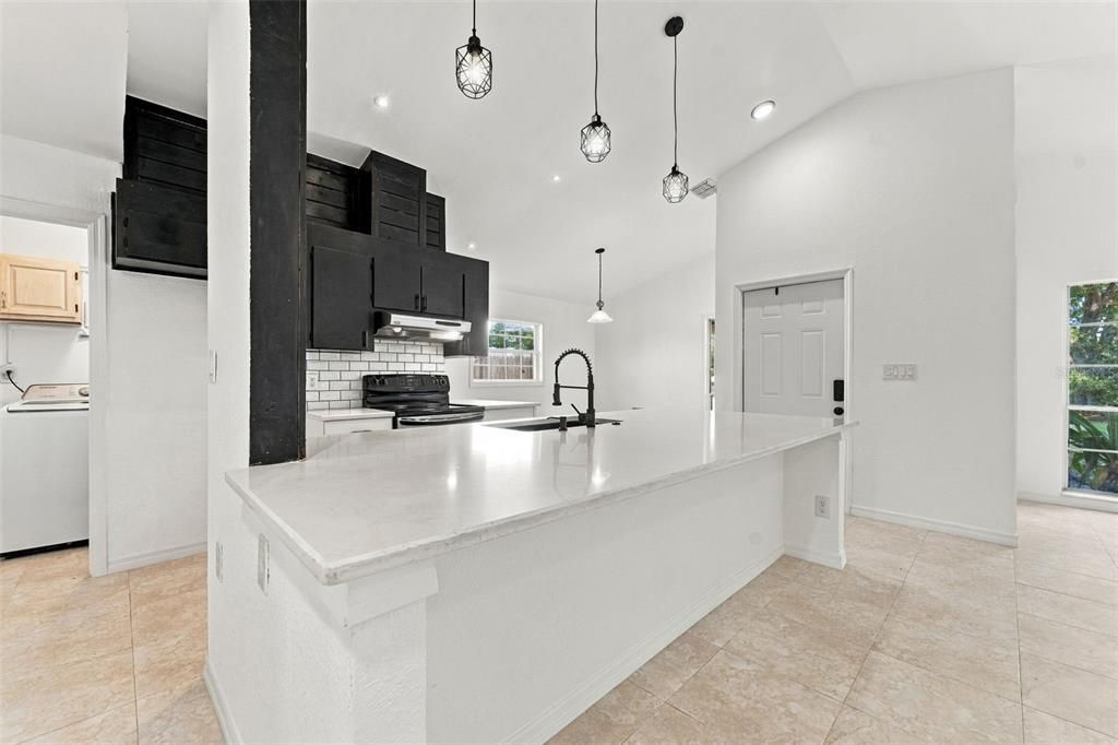 На продажу: $425,000 (3 спален, 2 ванн, 1395 Квадратных фут)