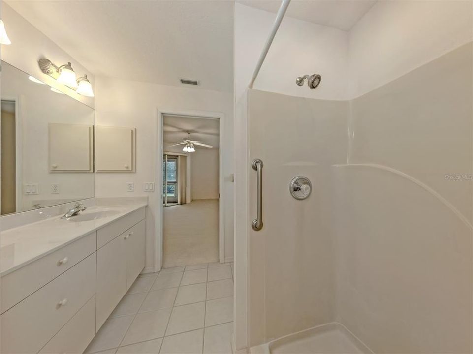 На продажу: $319,900 (3 спален, 2 ванн, 1636 Квадратных фут)