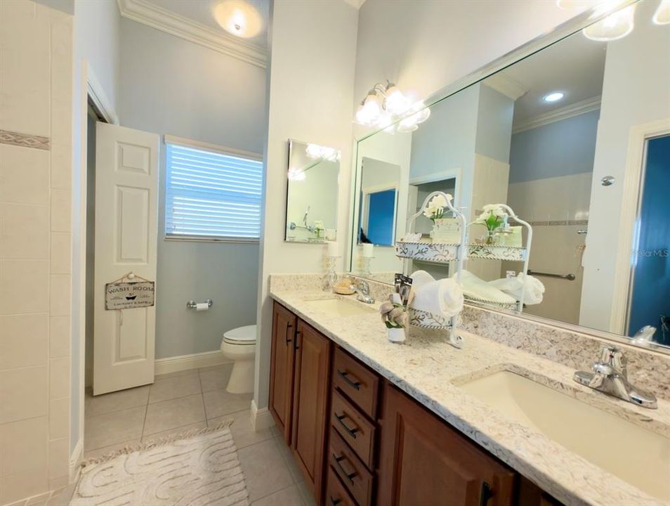 For Sale: $400,000 (3 beds, 2 baths, 1568 Square Feet)