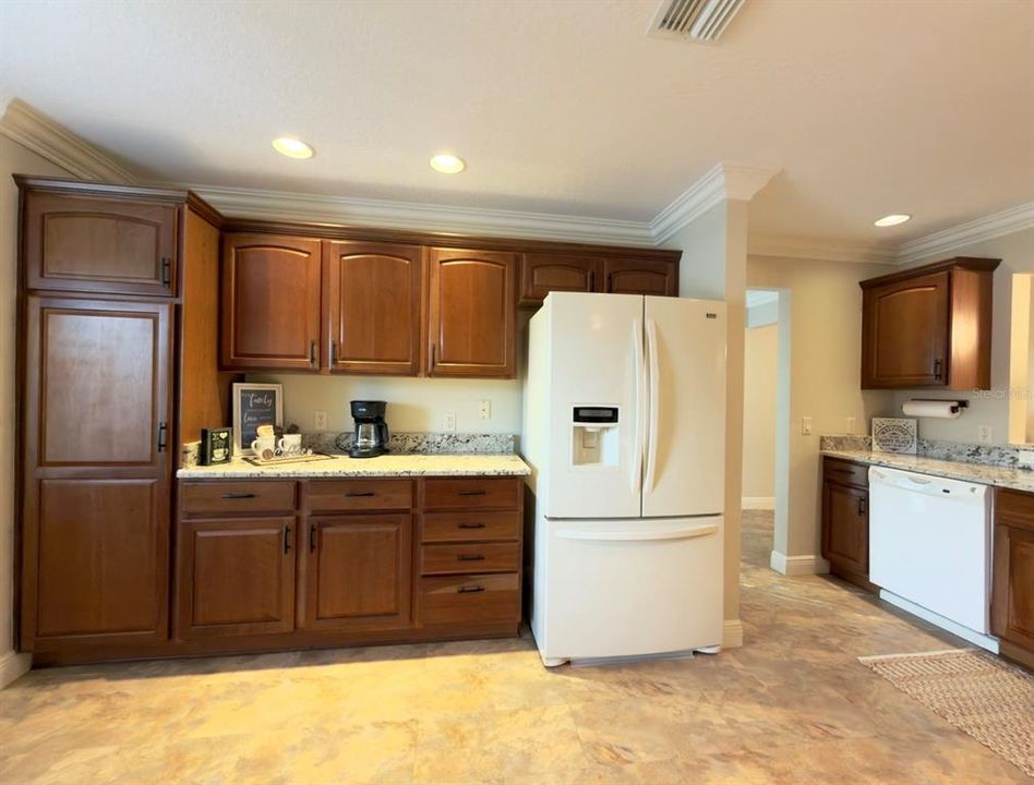 For Sale: $400,000 (3 beds, 2 baths, 1568 Square Feet)
