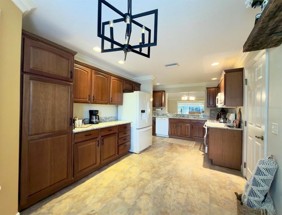 For Sale: $400,000 (3 beds, 2 baths, 1568 Square Feet)