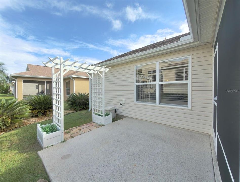 For Sale: $400,000 (3 beds, 2 baths, 1568 Square Feet)