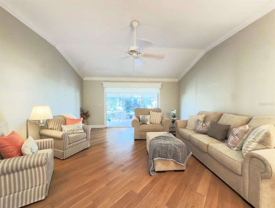 For Sale: $400,000 (3 beds, 2 baths, 1568 Square Feet)