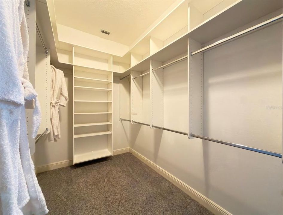 For Sale: $400,000 (3 beds, 2 baths, 1568 Square Feet)