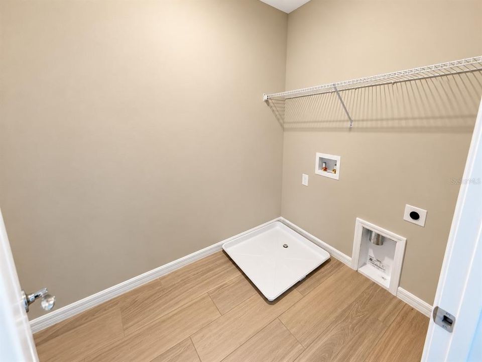 For Rent: $4,999 (5 beds, 3 baths, 2563 Square Feet)