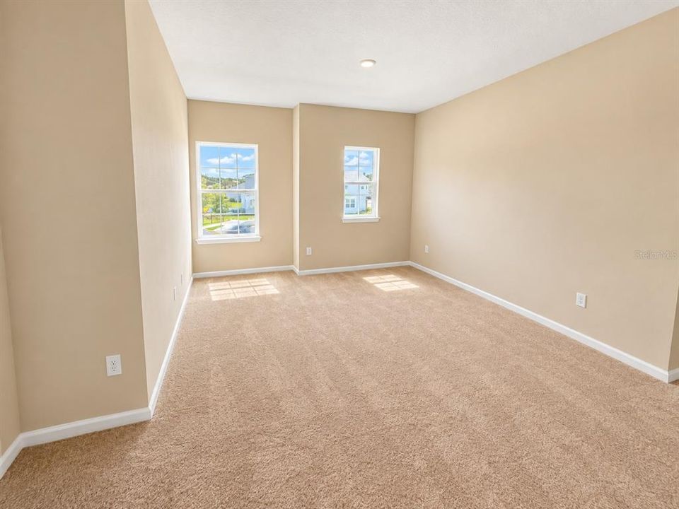 For Rent: $4,999 (5 beds, 3 baths, 2563 Square Feet)