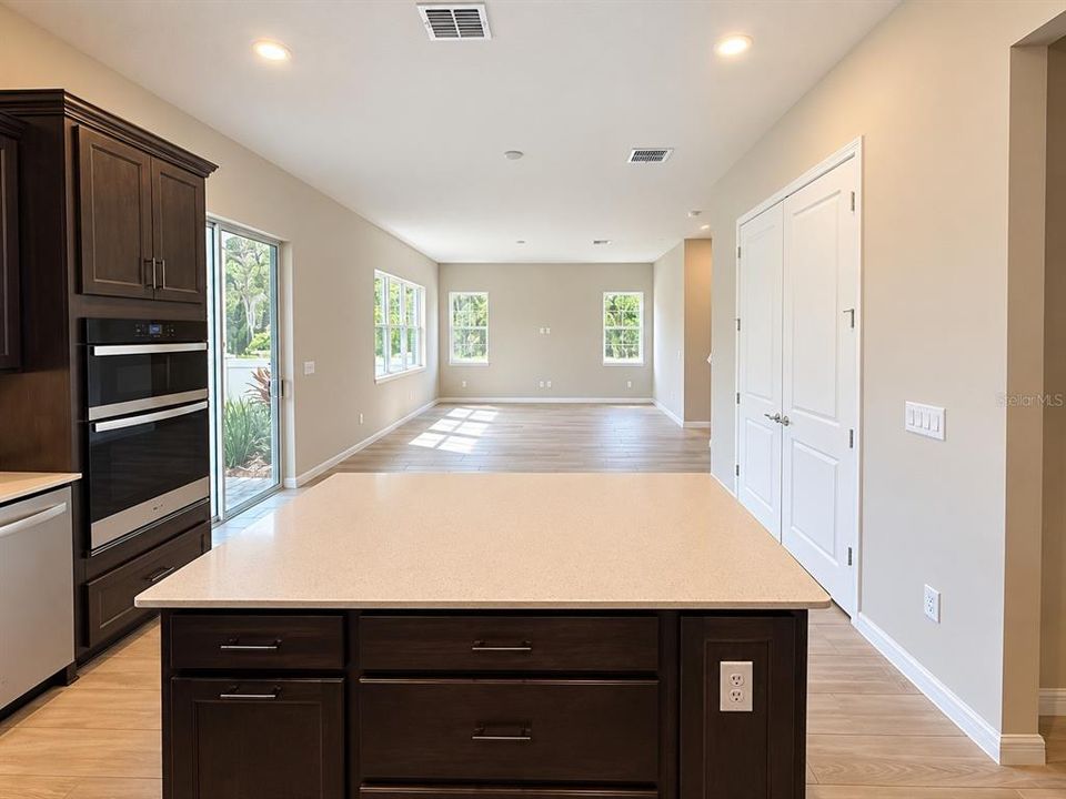 For Rent: $4,999 (5 beds, 3 baths, 2563 Square Feet)