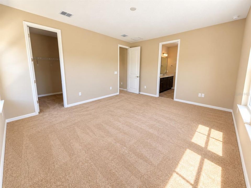 For Rent: $4,999 (5 beds, 3 baths, 2563 Square Feet)