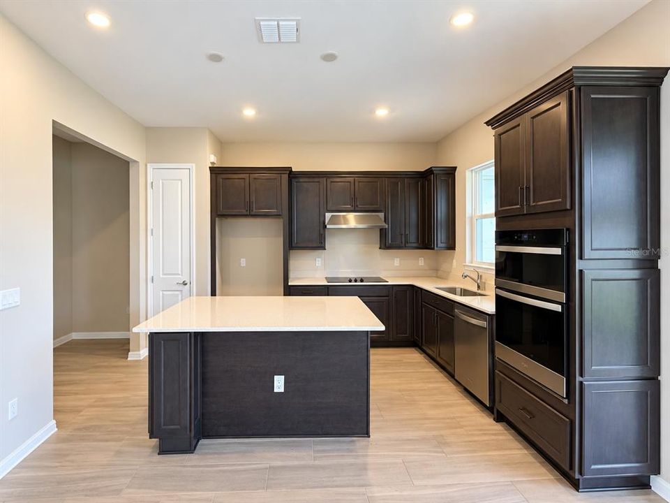 For Rent: $4,999 (5 beds, 3 baths, 2563 Square Feet)