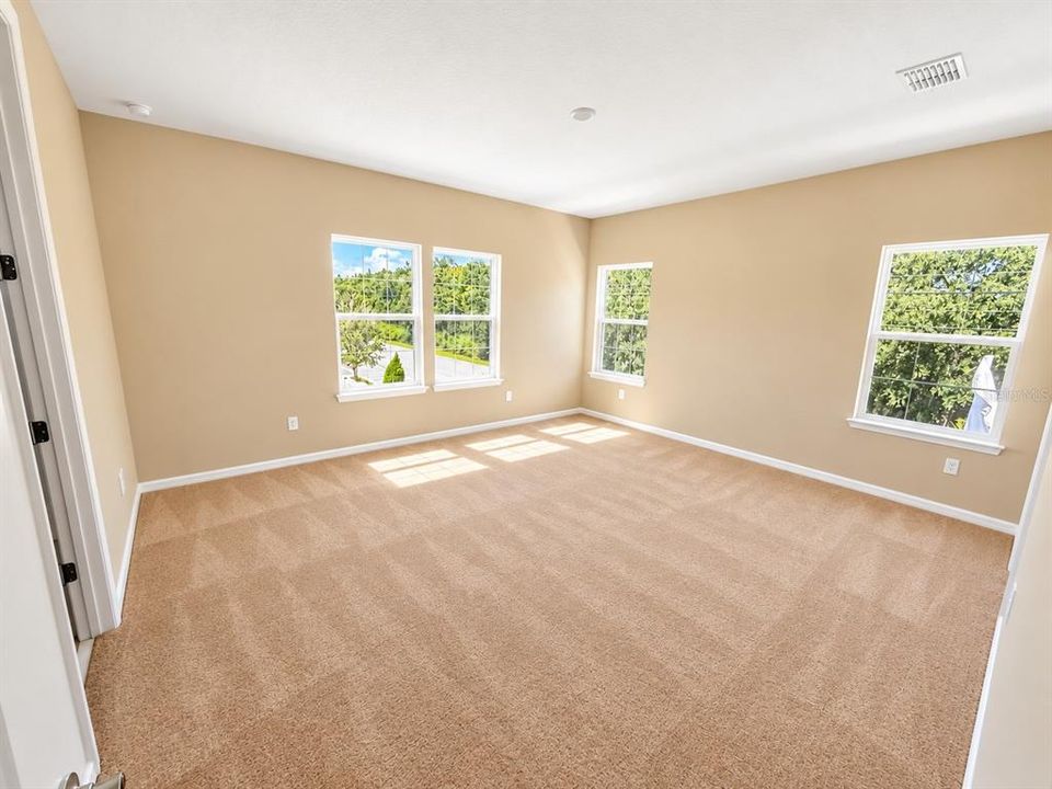 For Rent: $4,999 (5 beds, 3 baths, 2563 Square Feet)