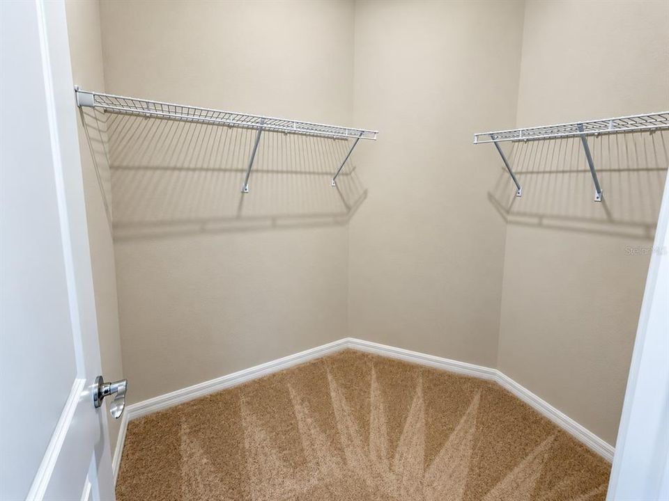 For Rent: $4,999 (5 beds, 3 baths, 2563 Square Feet)