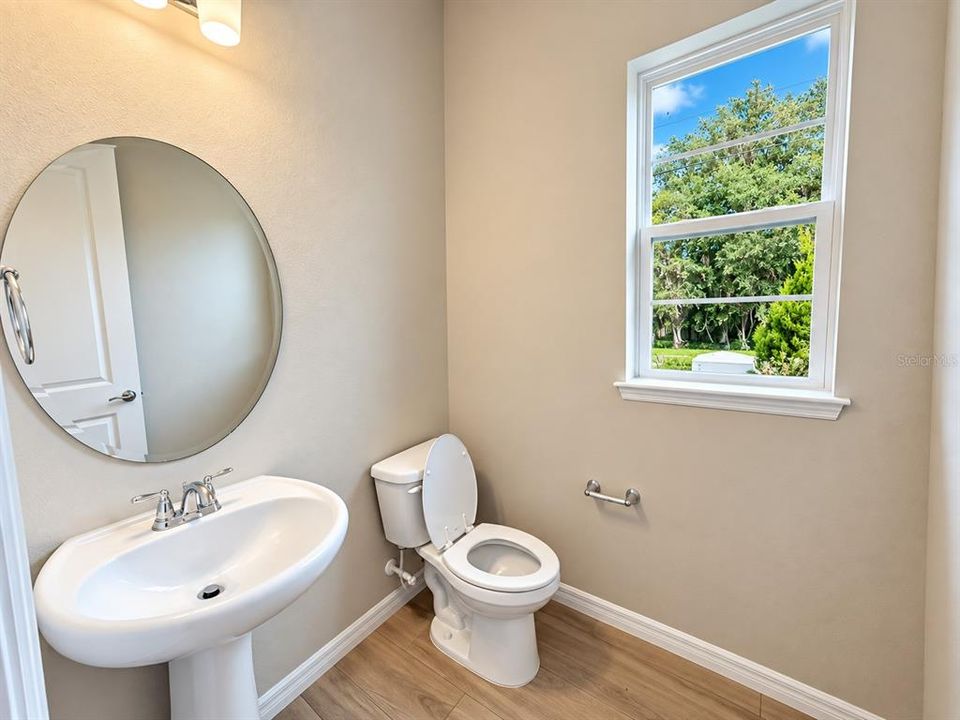For Rent: $4,999 (5 beds, 3 baths, 2563 Square Feet)