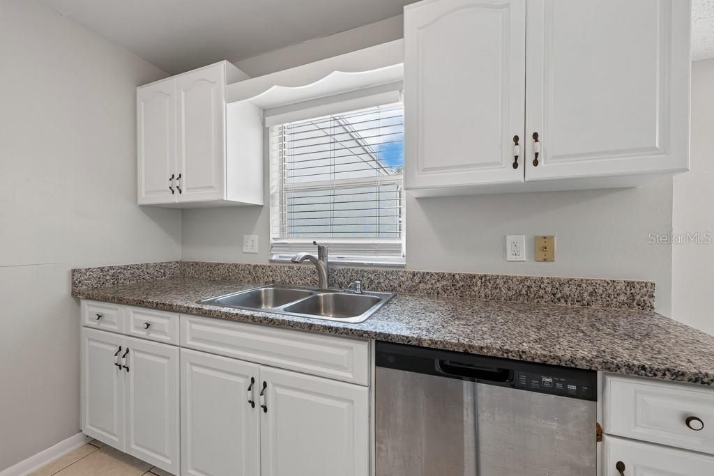 For Sale: $300,000 (3 beds, 2 baths, 1169 Square Feet)