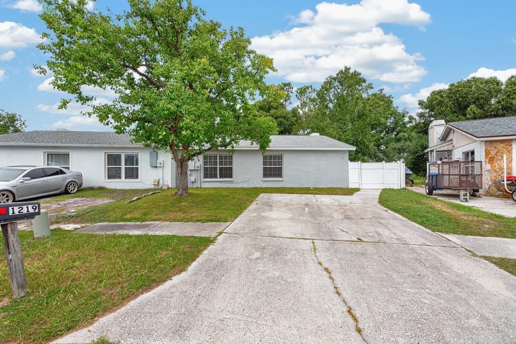 For Sale: $300,000 (3 beds, 2 baths, 1169 Square Feet)
