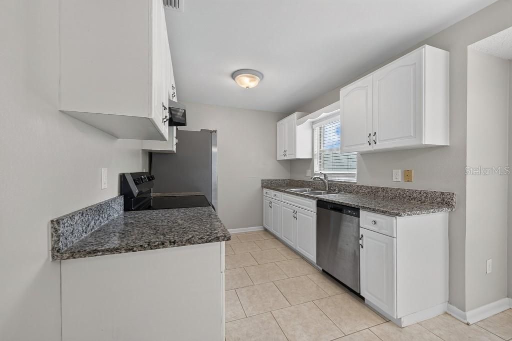 For Sale: $300,000 (3 beds, 2 baths, 1169 Square Feet)