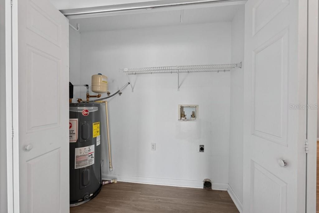 For Sale: $300,000 (3 beds, 2 baths, 1169 Square Feet)