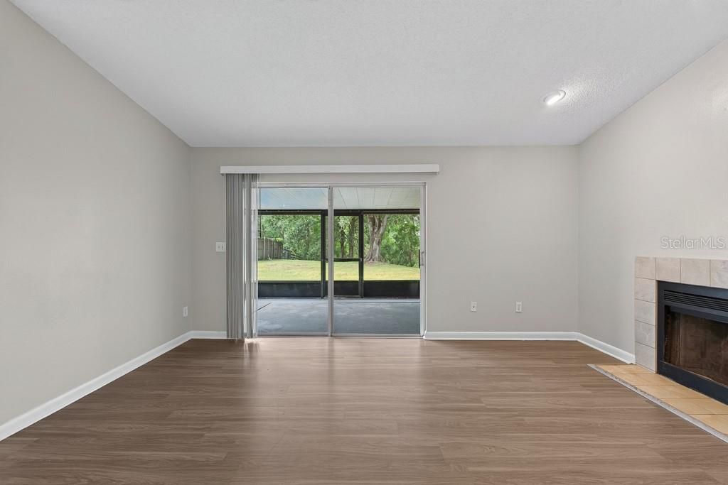 For Sale: $300,000 (3 beds, 2 baths, 1169 Square Feet)