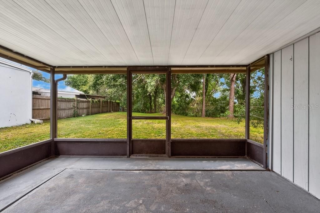 For Sale: $300,000 (3 beds, 2 baths, 1169 Square Feet)
