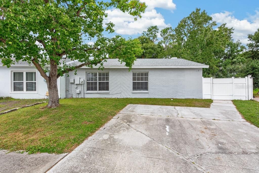 For Sale: $300,000 (3 beds, 2 baths, 1169 Square Feet)