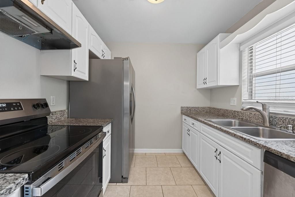 For Sale: $300,000 (3 beds, 2 baths, 1169 Square Feet)