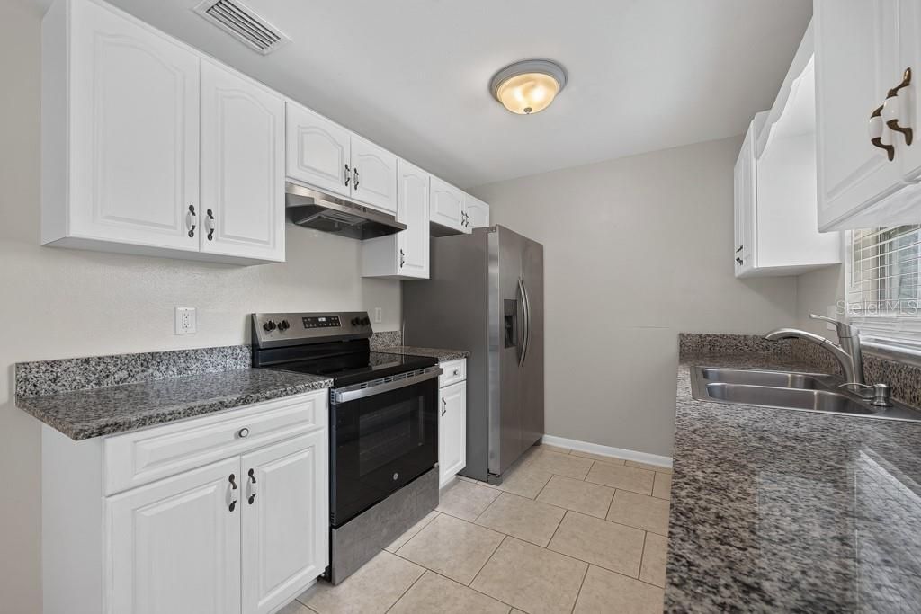 For Sale: $300,000 (3 beds, 2 baths, 1169 Square Feet)