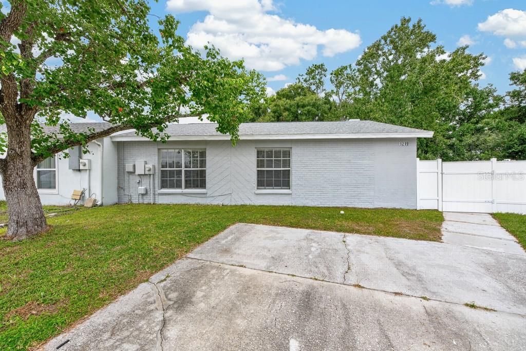 For Sale: $300,000 (3 beds, 2 baths, 1169 Square Feet)