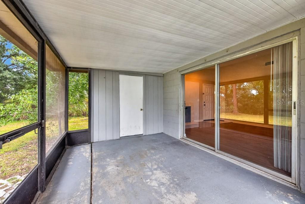 For Sale: $300,000 (3 beds, 2 baths, 1169 Square Feet)