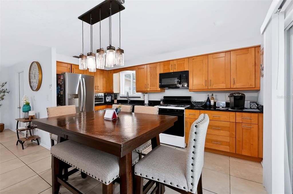 На продажу: $389,900 (3 спален, 2 ванн, 1082 Квадратных фут)