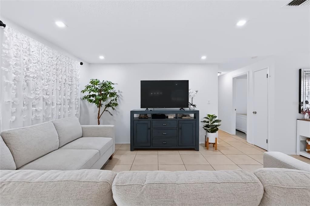 На продажу: $389,900 (3 спален, 2 ванн, 1082 Квадратных фут)
