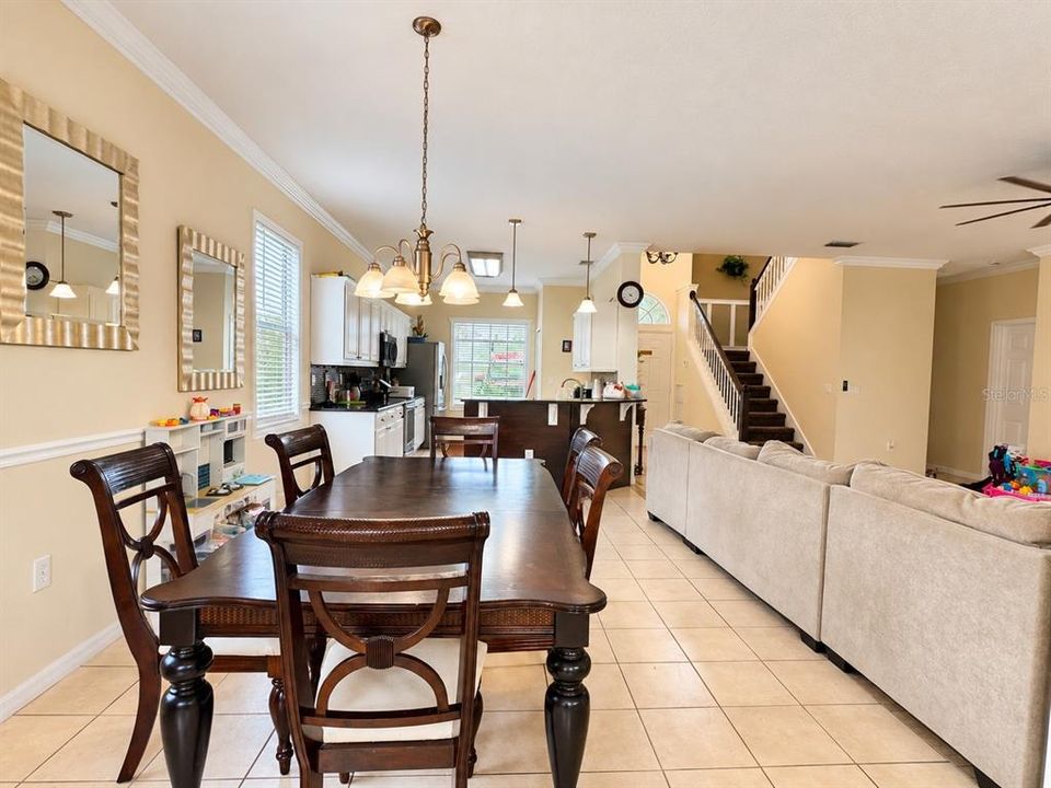 For Sale: $400,000 (5 beds, 4 baths, 2542 Square Feet)