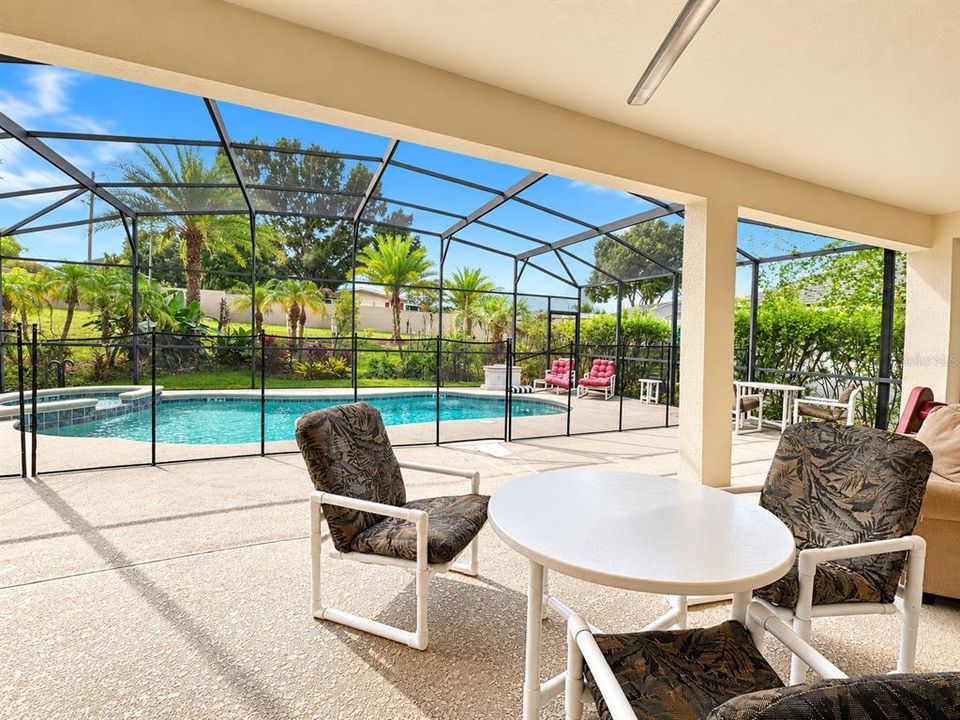 For Sale: $400,000 (5 beds, 4 baths, 2542 Square Feet)