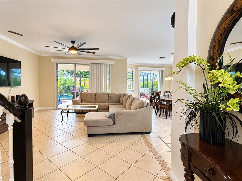For Sale: $400,000 (5 beds, 4 baths, 2542 Square Feet)