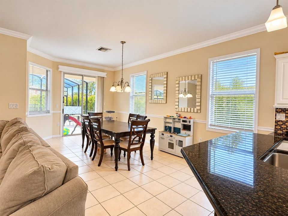 For Sale: $400,000 (5 beds, 4 baths, 2542 Square Feet)