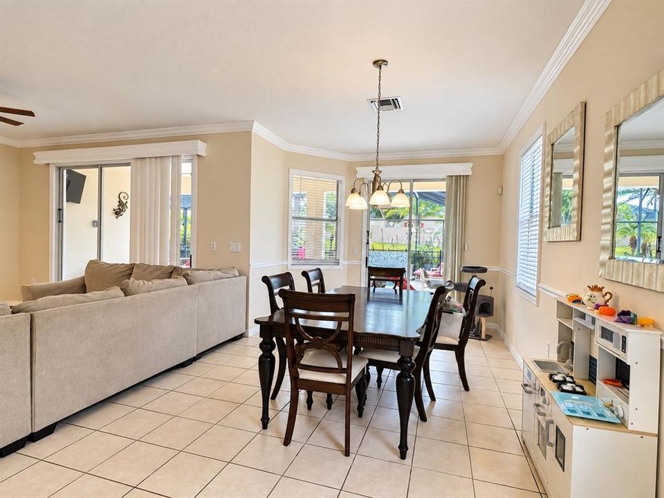 For Sale: $400,000 (5 beds, 4 baths, 2542 Square Feet)