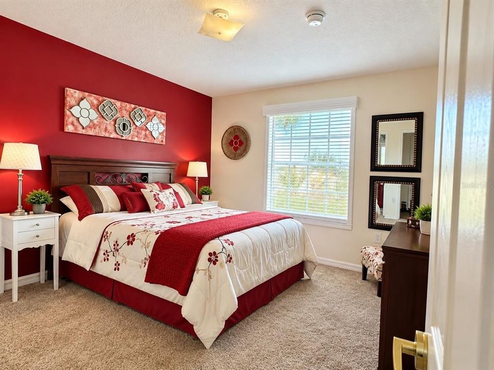 For Sale: $400,000 (5 beds, 4 baths, 2542 Square Feet)