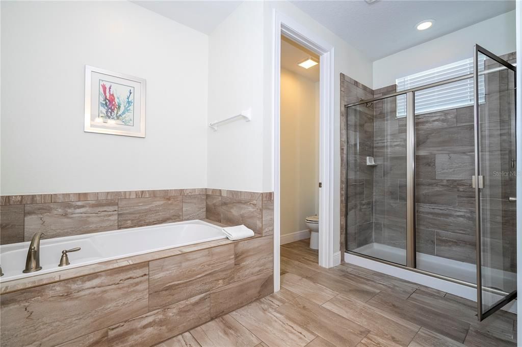 На продажу: $549,900 (5 спален, 5 ванн, 2570 Квадратных фут)