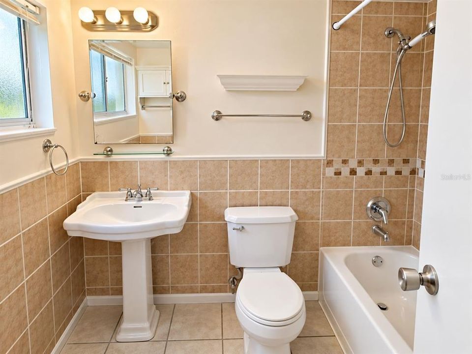 En Venta: $94,500 (2 camas, 2 baños, 1100 Pies cuadrados)