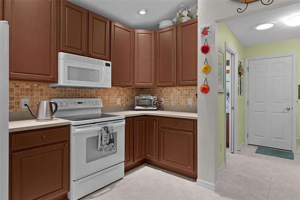For Sale: $550,000 (3 beds, 2 baths, 2004 Square Feet)