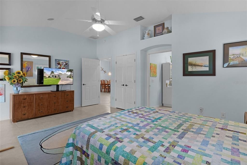 For Sale: $550,000 (3 beds, 2 baths, 2004 Square Feet)