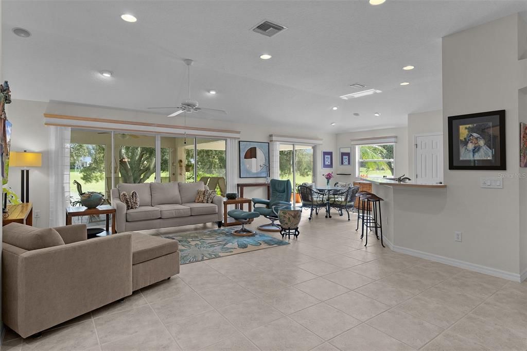 For Sale: $550,000 (3 beds, 2 baths, 2004 Square Feet)