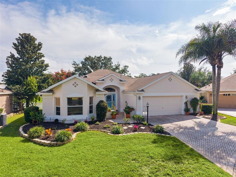 For Sale: $550,000 (3 beds, 2 baths, 2004 Square Feet)