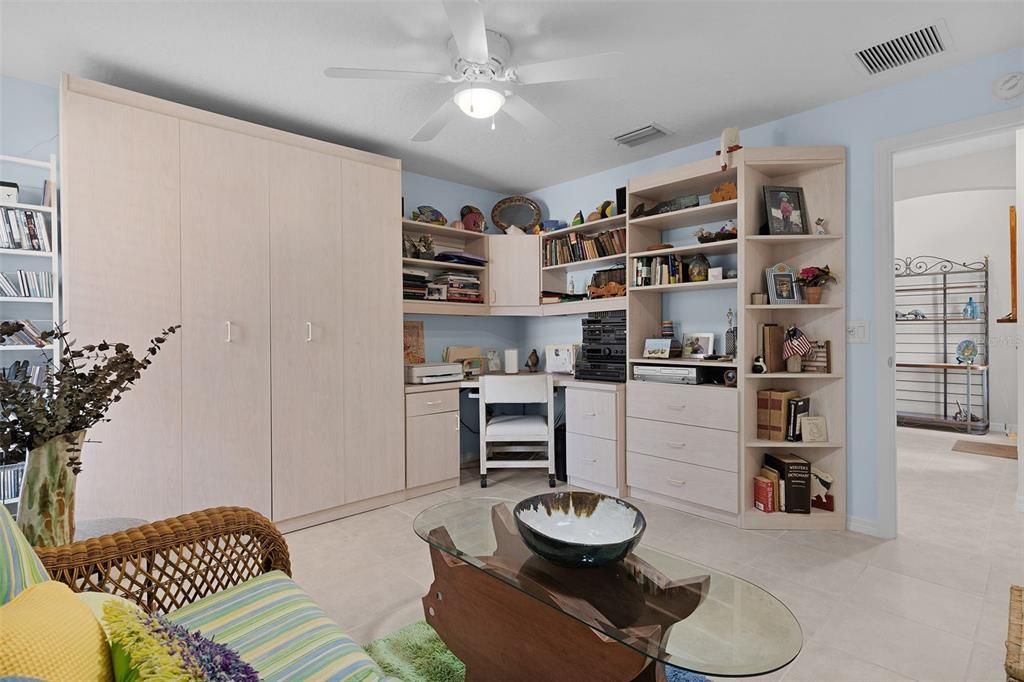 For Sale: $550,000 (3 beds, 2 baths, 2004 Square Feet)