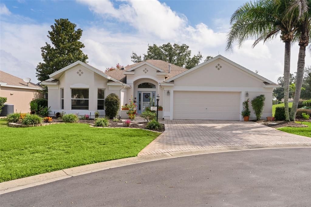 For Sale: $550,000 (3 beds, 2 baths, 2004 Square Feet)