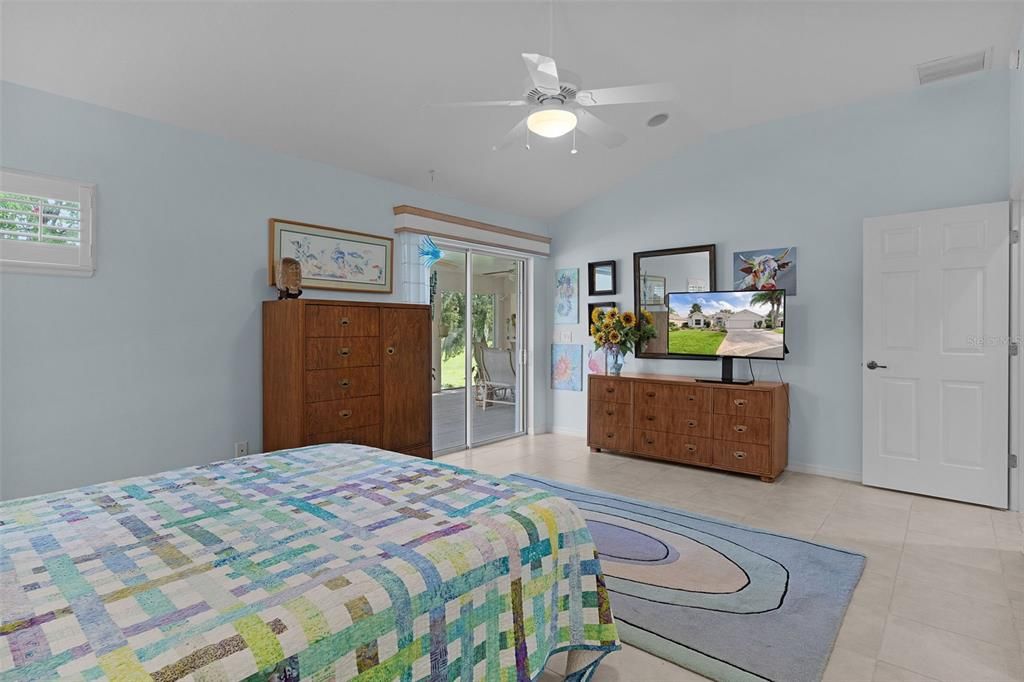 For Sale: $550,000 (3 beds, 2 baths, 2004 Square Feet)