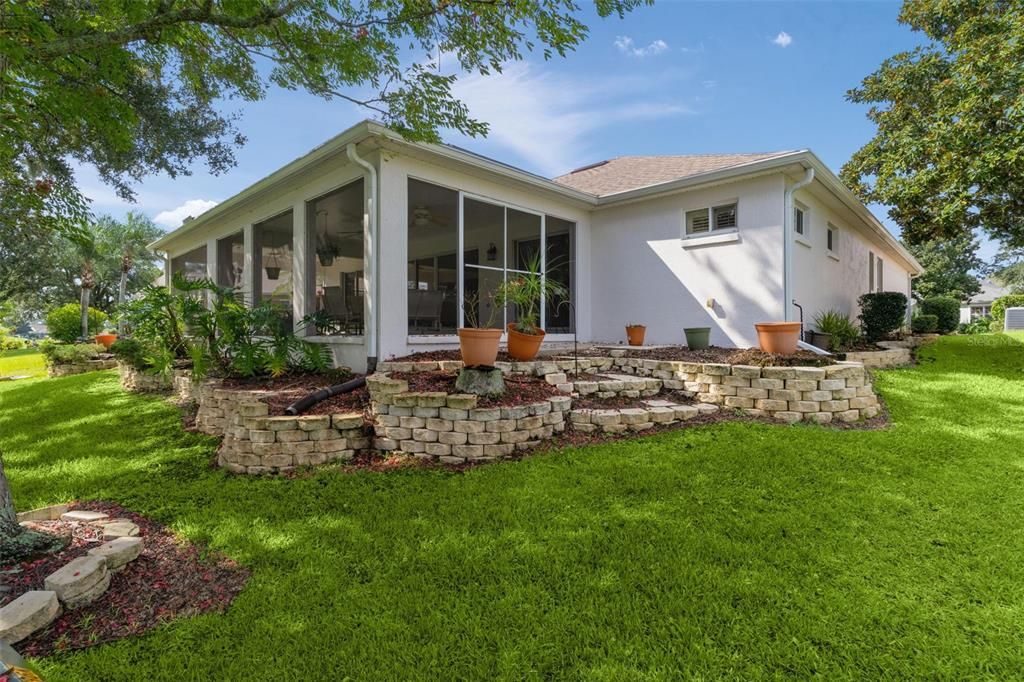 For Sale: $550,000 (3 beds, 2 baths, 2004 Square Feet)