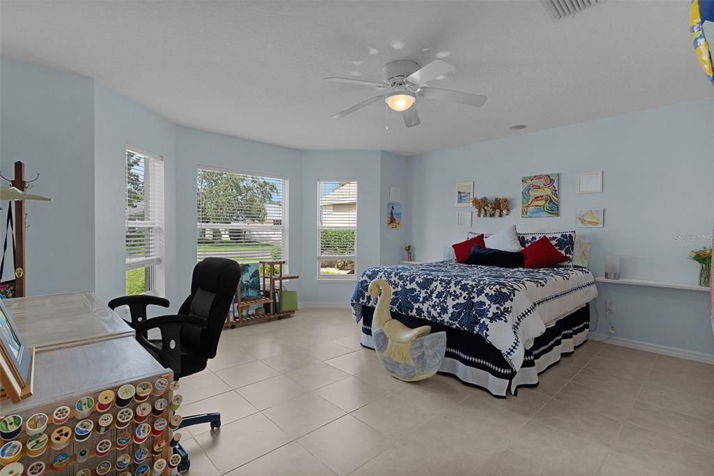 For Sale: $550,000 (3 beds, 2 baths, 2004 Square Feet)