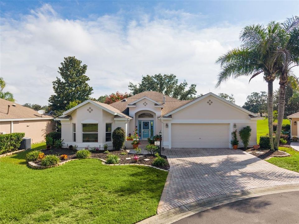 For Sale: $550,000 (3 beds, 2 baths, 2004 Square Feet)