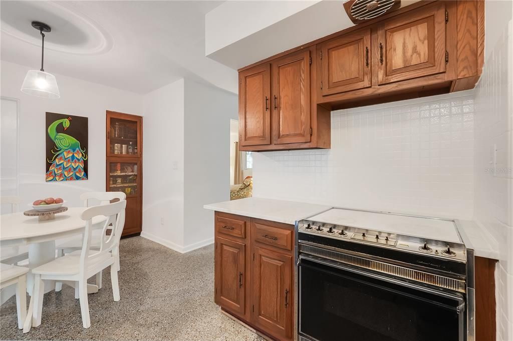На продажу: $385,000 (3 спален, 2 ванн, 1118 Квадратных фут)
