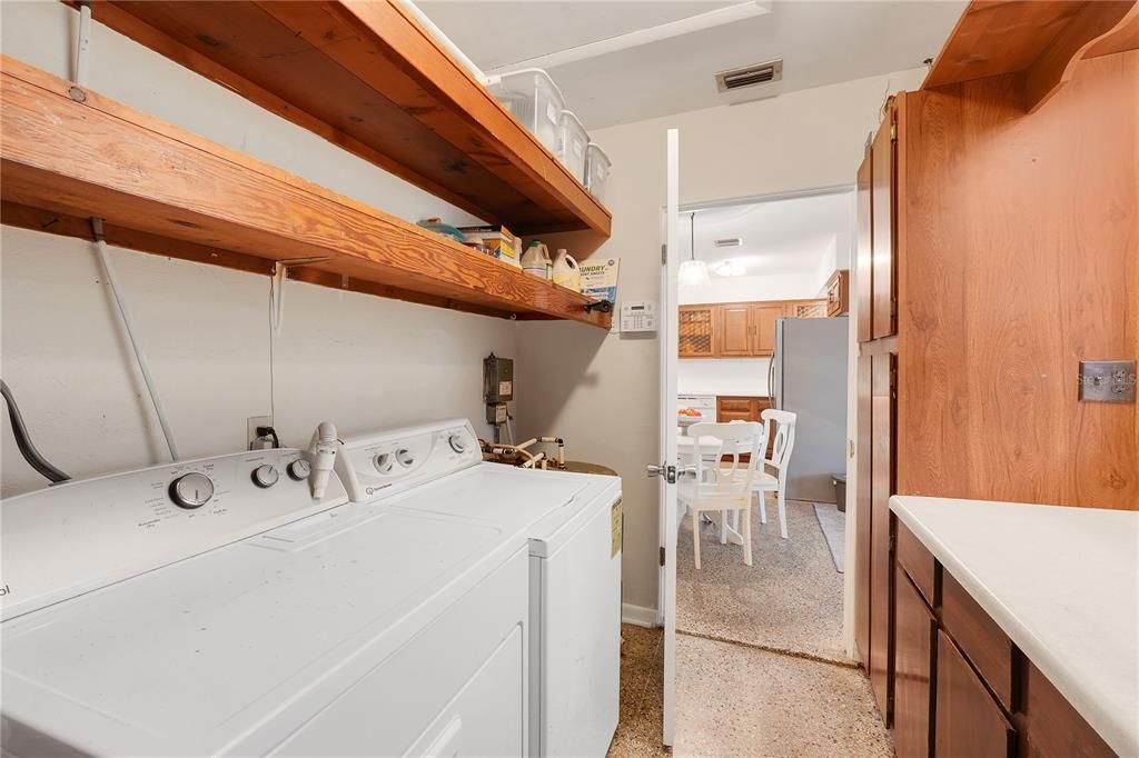На продажу: $385,000 (3 спален, 2 ванн, 1118 Квадратных фут)